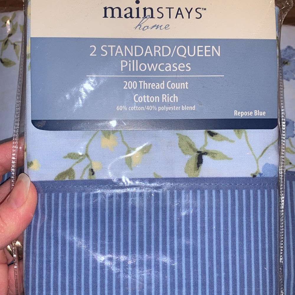 Mainstays king sheet set + 2 standard pillowcases READ DESCRIPTION - Picture 3 of 4